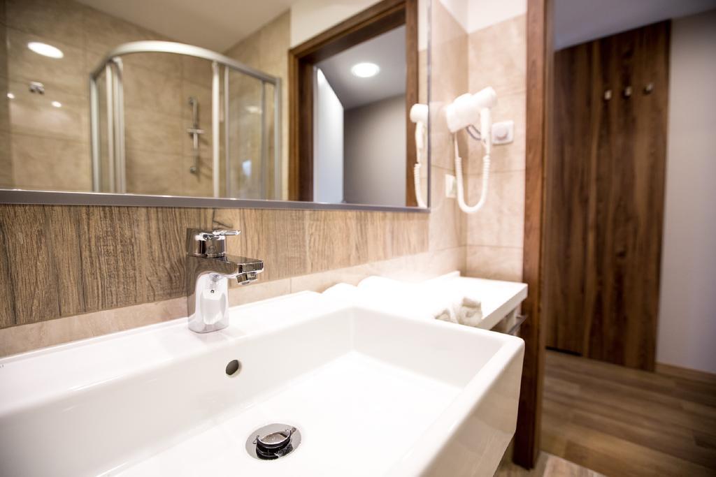 Mineral Hotel Malinowy Raj Solec-Zdrój Exteriér fotografie
